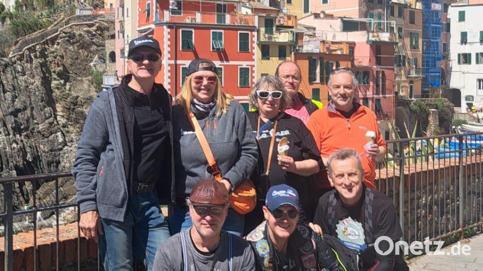 Die Schwarzenbacher vom &quot;Rio Nero Vespa-Club&quot; waren mit ihren Vespa zu den Vespa World Days 2024 nach Italien gereist. Bild: Gruppo Vespa Rio Nero/exb