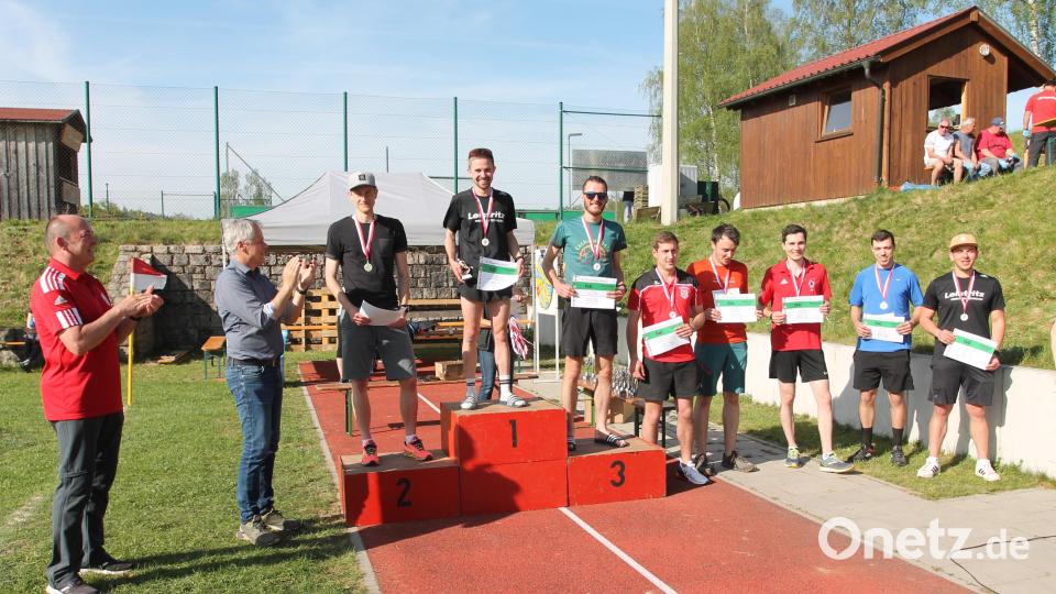 Beifall für Christoph Sturm: Er ist der schnellste Mann über 7400 m. Bild: pi