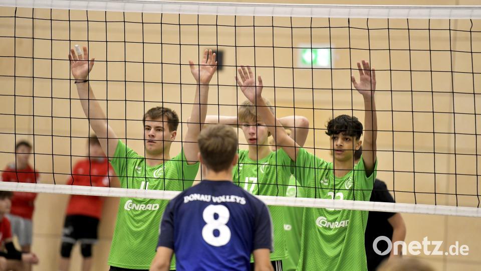 Warten auf den gegnerischen Aufschlag: Die U18-Volleyballer des VC DJK Amberg haben bei der deutschen Meisterschaft den Heimvorteil. Bild: Hubert Ziegler