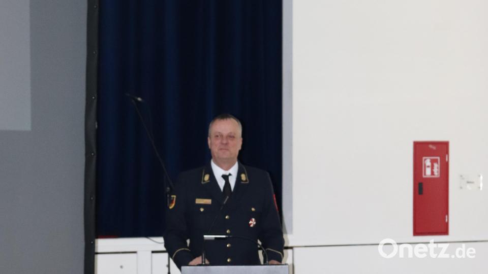 Der stellvertretende Landesvorsitzende des Landesfeuerwehrverbandes und Architekt Norbert Thiel referierte bei der Schulung über vorbeugenden Brandschutz. Bild: Florian Trißl/exb