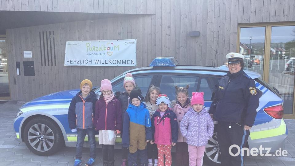 Die Polizei besuchte das Kinderhaus &quot;Purzelbaum&quot;. Bild: Maria Senoldu/exb