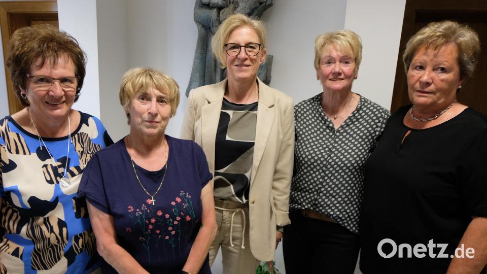 So setzt sich das Team des Katholischen Seniorenkreises neu zusammen: Von links: Anita Gailitzdörfer, Veronika Bauer, Leiterin Marlene Noetzel, Inge Pscheidt und Christine Riebl. Bild: Fred Lehner/exb