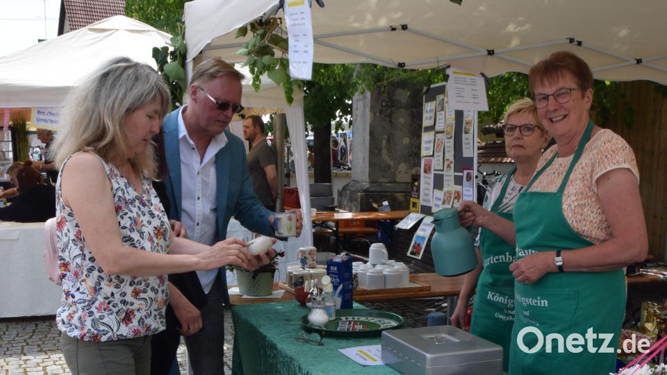 Der Gartenbauverein bot Kaffee, Kuchen und Muffins an, die bald ausverkauft waren. Bild: hdk