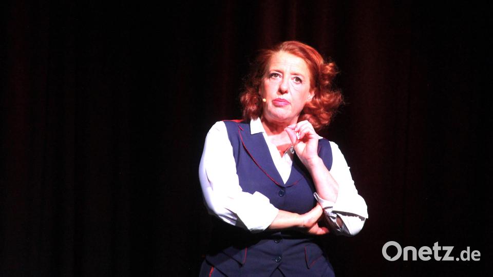 Luise Kinseher begeisterte am Freitagabend in der Stadthalle Neustadt Bild: stg