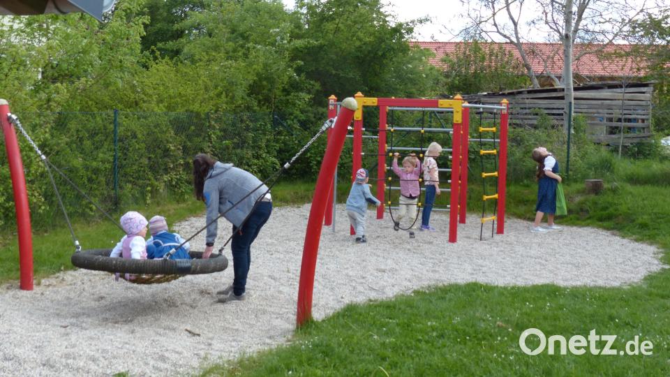 Schaukeln und Klettern, das macht schon den Kleinen Spaß Bild: hme