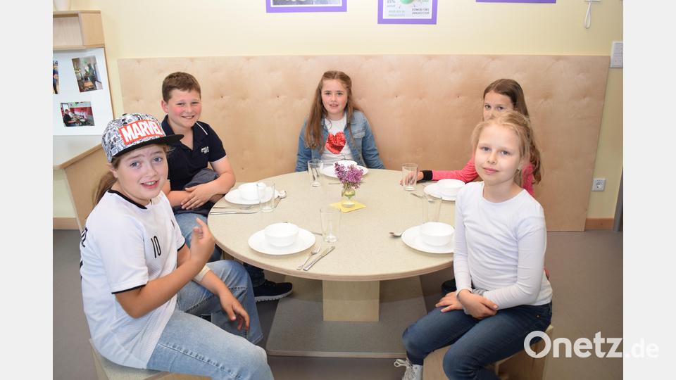 Die Kinder können täglich ein Mittagessen einnehmen. Bild: bnr