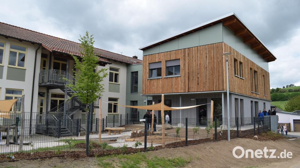Der Erweiterungsbau des Landkinderhauses Trausnitz beherbergt Kinderkrippe, Hort und Grundschulerweiterung. Bild: bnr
