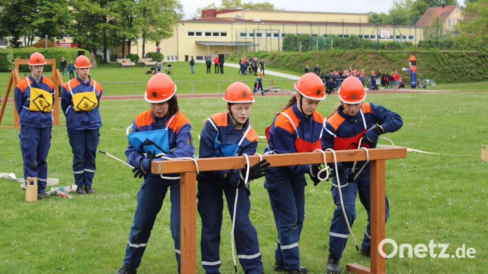 Die Knoten und Stiche müssen sitzen, sonst gibt es Strafpunkte. Bild: sns