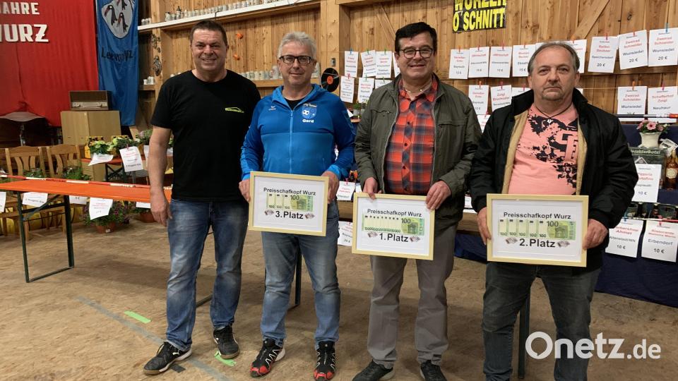 Von links nach rechts: Geschäftsführer Tom Kreuzer, Gerhard Oberst, Hubert Larcher, Gerhard Stade Bild: Manuela Stamm/exb