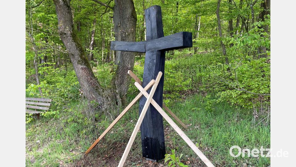 Ein paar Tage vorher wurde das Kreuz schon aufgestellt. Bild: gri
