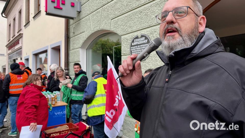 Martin Marcinek, Landesfachbereichsleiter A Bayern, ergreift das Wort. Bild: Gabi Schönberger