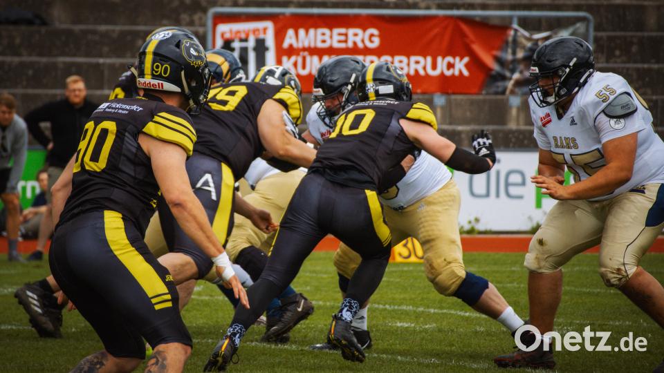 Die Amberg Mad Bulldogs packten kräftig zu, doch gegen die Nürnberg Rams war kein Kraut gewachsen. Bild: Benjamin Leithold