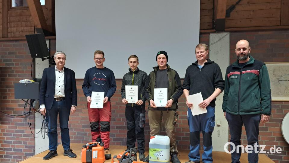 Die besten Auszubildenden im Forstwettbewerb. Bild: wrm
