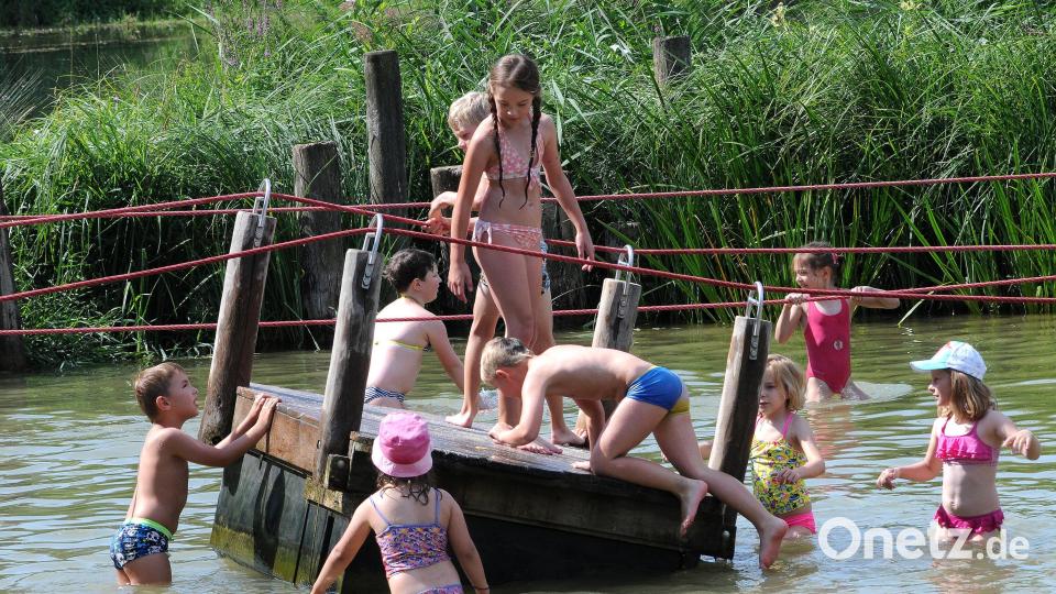Eine der alten Seilzugfähren am Piratenspielplatz wird durch ein neues Modell ersetzt, das sich künftig mit nur einer Hand und damit leichter bewegen lässt. Archivbild: Stephan Huber