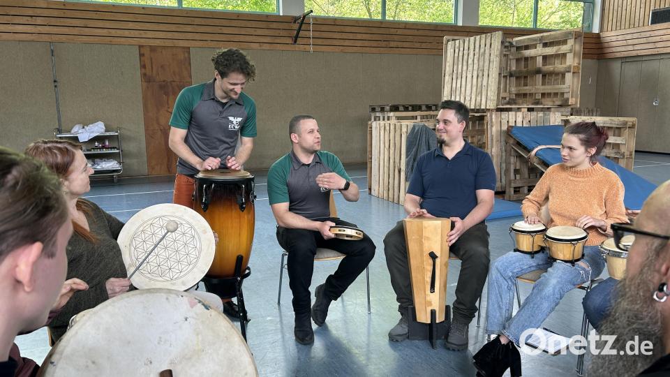 Zum Aktionsprogramm gehörten auch Trommelworkshops. Bild: ECW Jugendbildung/exb