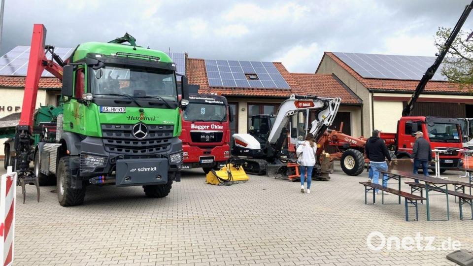 Nutzfahrzeuge waren auf dem Bauhofgelände zu sehen. Bild: esb