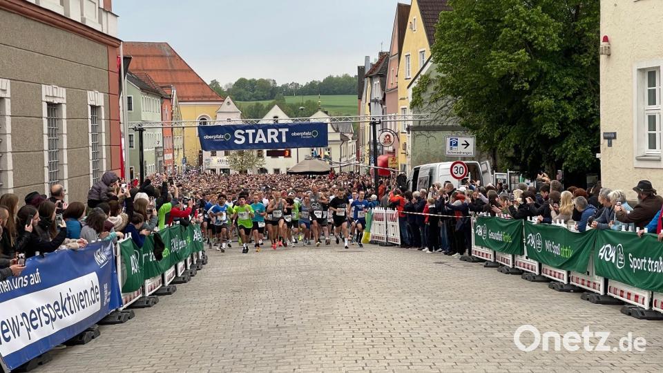 Die Läufer beim Nofi-Lauf 2024 sind gestartet. Bild: Alexander Unger