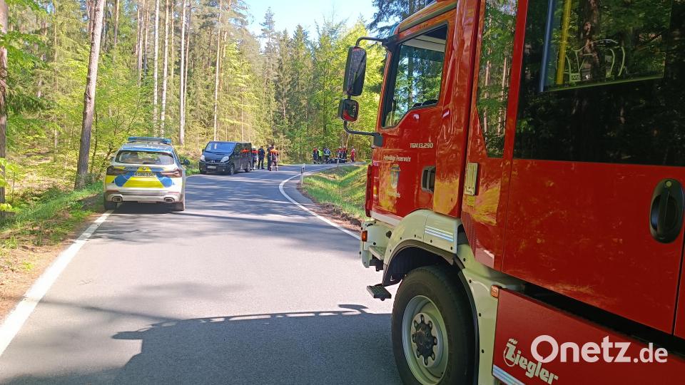 Ein schwerer Verkehrsunfall ereignete sich am Feiertag Christi Himmelfahrt gegen 10 Uhr auf der Staatsstraße zwischen Friedenfels und Poppenreuth. Bild: nic