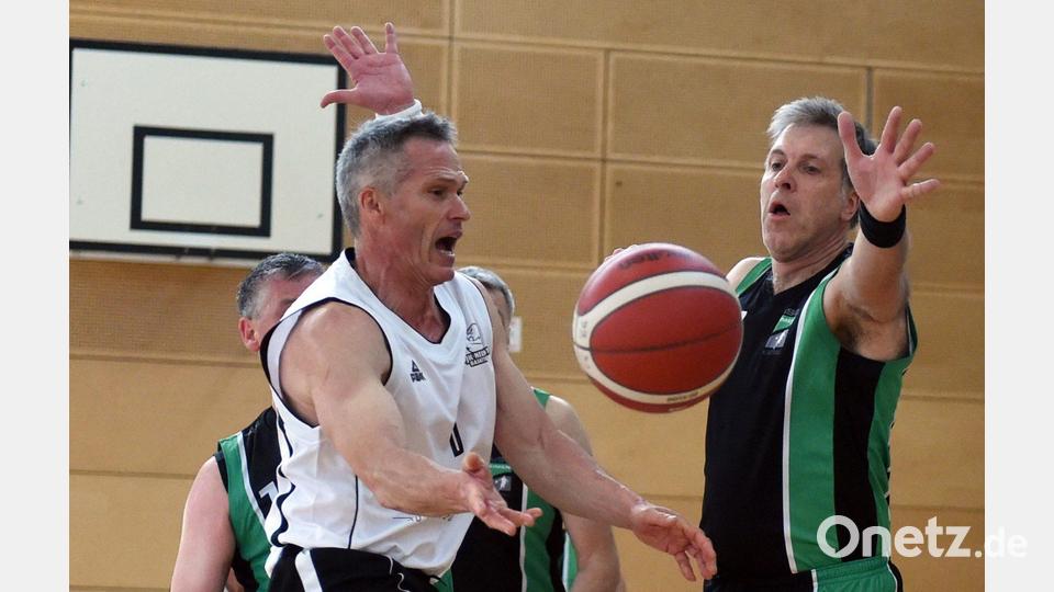 Das Spiel um Platz drei bei den Deutschen Ü55-Meisterschaften gegen Leimen war trotz der Überlegenheit der Neustädter umkämpft. Bild: Ulrich Petzold/Grün-Weiß Paderborn/exb