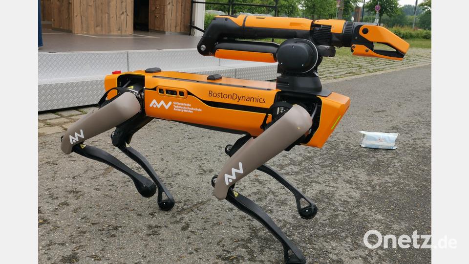 Zur Eröffnung des Digital Business Campus zeigt die OTH-Amberg-Weiden, mit wie viel High-Tech dort gearbeitet wird. Bild: Schulz