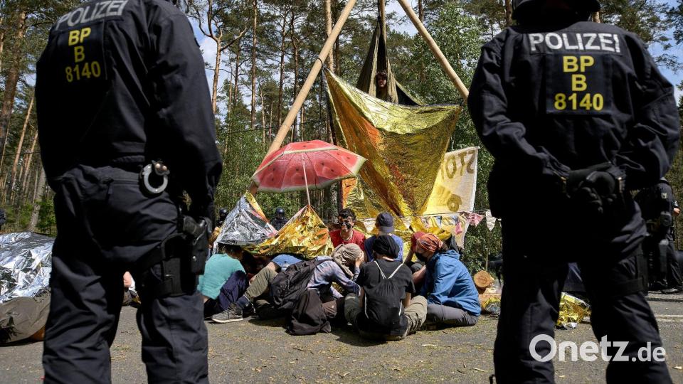 Es war immer wieder zu Zusammenstößen zwischen Protestteilnehmern und der Polizei gekommen. Bild: Michael Ukas/tnn/dpa