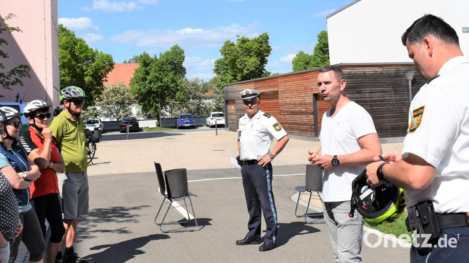 Die Polizeiinspektion Eschenbach führt das Senioren-Training mit Paul Zawal (von rechts), Andreas Bscherer und Werner Stopfer durch. Bild: rgr