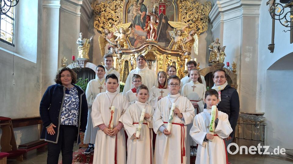 Vier Kinder aus der Pfarrei Leonberg feierten Erstkommunion. Bild: Daniela Malzer/exb