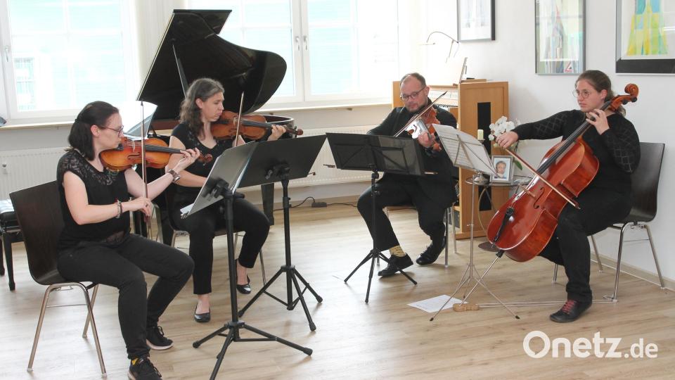 Das Streicher-Quartett begleitet die Vernissage. Bild: pi