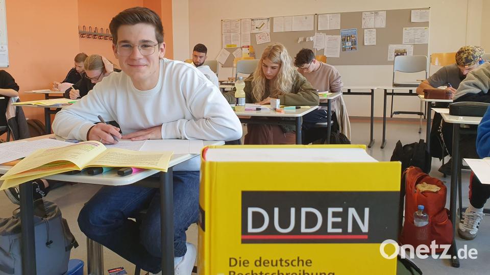 In Amberg haben die Abiturprüfungen an der Fos-Bos begonnen. Im Schriftlichen machte das Fach Deutsch den Auftakt. Bild: Claudia Wittmann/exb