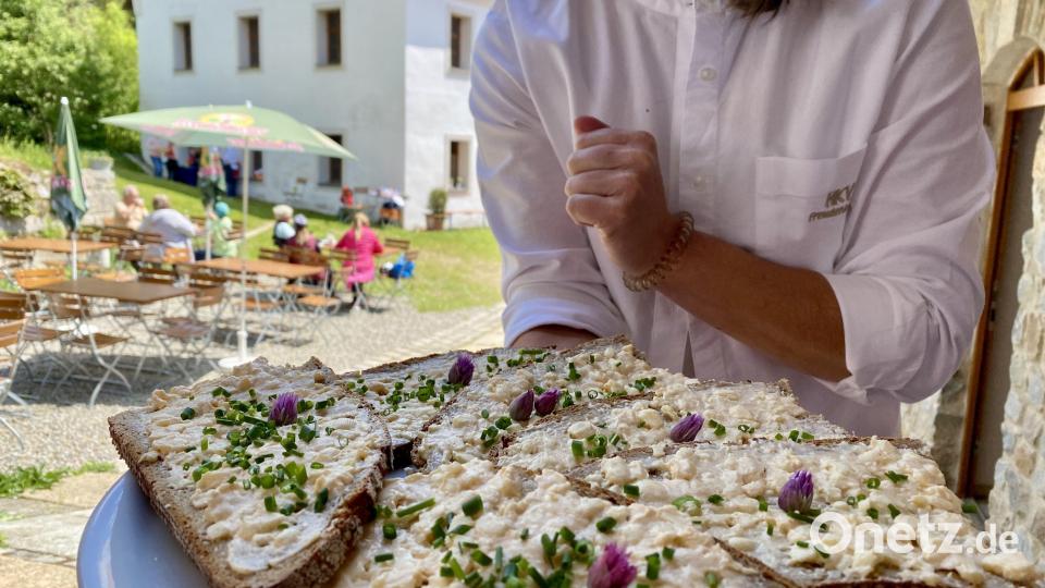 Ein Genuss waren die frisch geschmierten Brote mit Obatztem, Schnittlauch und Radieserln. Bild: gri