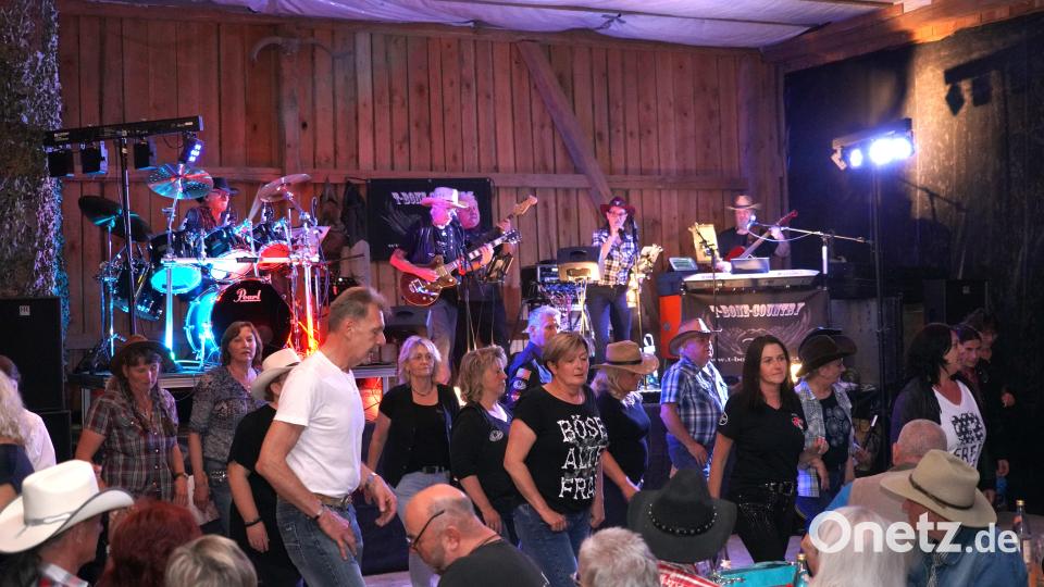 Am Abend sorgt im Gursn-Stodl die Countryband T-Bone Country aus dem Stuttgarter Raum für beste Stimmung. Bild: fvo