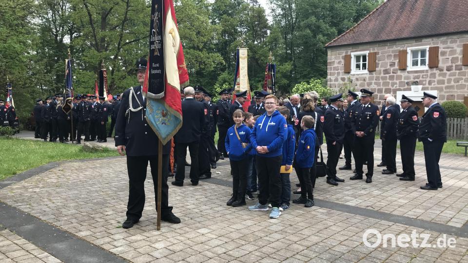 Auch die Löschküken warten gespannt auf den Einzug in die Frohnbergkirche. Bild: mma