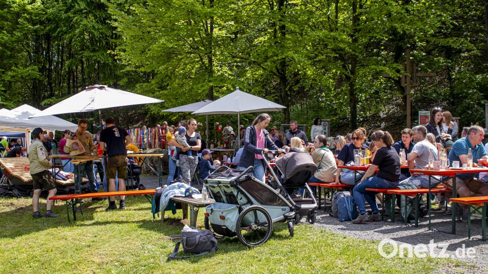 Kaiserwetter an der Polier. Zum Spielplatzfest am Vatertag lud das herrliche Wetter nach den verregneten Tagen geradezu ein. Bild: Michael Schade