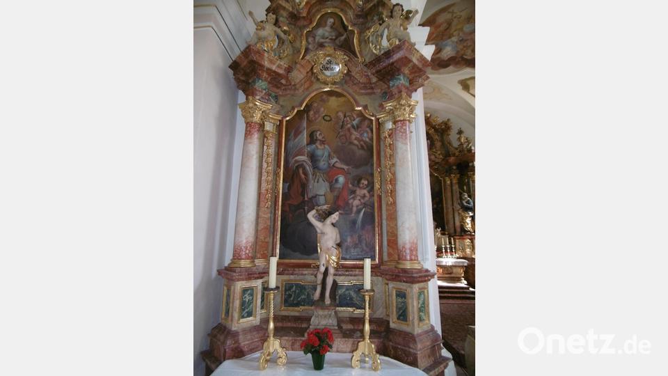 Der linke Seitenaltar in der Frohnbergkirche ist dem Heiligen Florian gewidmet. Bild: mma