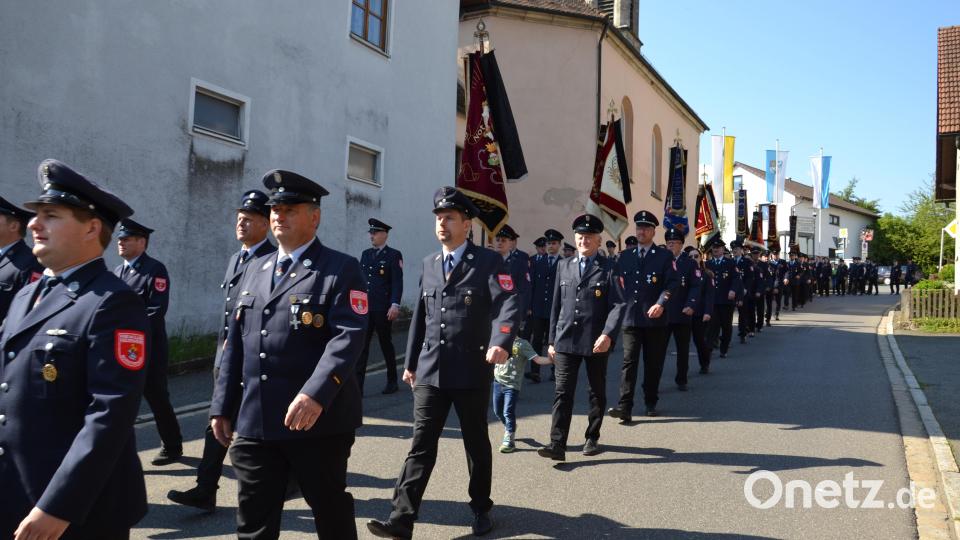 Neun Feuerwehren der Marktgemeinde Moosbach trafen sich zum Florianstag. Bild: gi