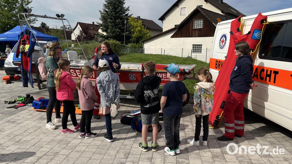 Demonstration der Wasserrettung der Wasserwacht. Bild: H. Holzförster/exb
