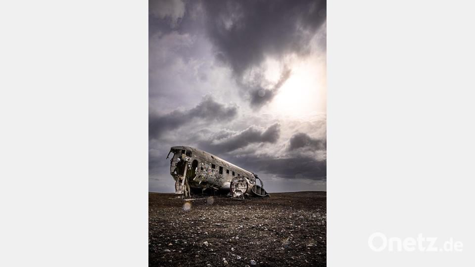 Ein anderer Tourismus-Hotspot: Das DC-3 &quot;Plane Wreck&quot;. Die Maschine der US Navy war hier 1973 abgestürzt. Gerade wenn man nicht viel Zeit für die einzelnen Orte auf der Tour hat, ist der Shuttlebus, der einen innerhalb von ein paar Minuten zum Wrack bringt, extrem hilfreich. Bild: Peter Müller