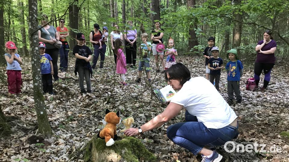 Ulli Soderer und ihrer Maus begegnen auf der Suche nach dem Grüffelo viele Waldtiere. Bild: mma