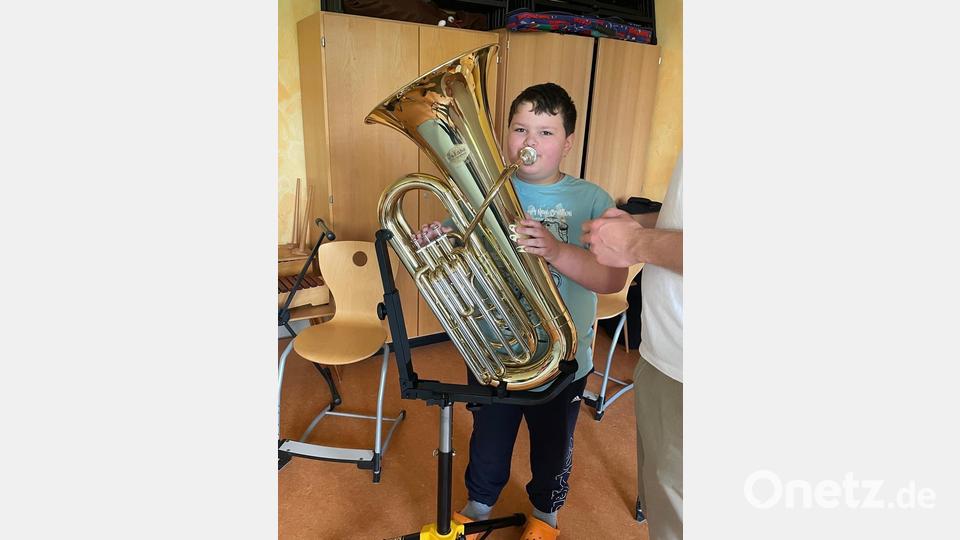 Da braucht man schon eine große Portion Luft, um der Tuba Töne zu entlocken Bild: u
