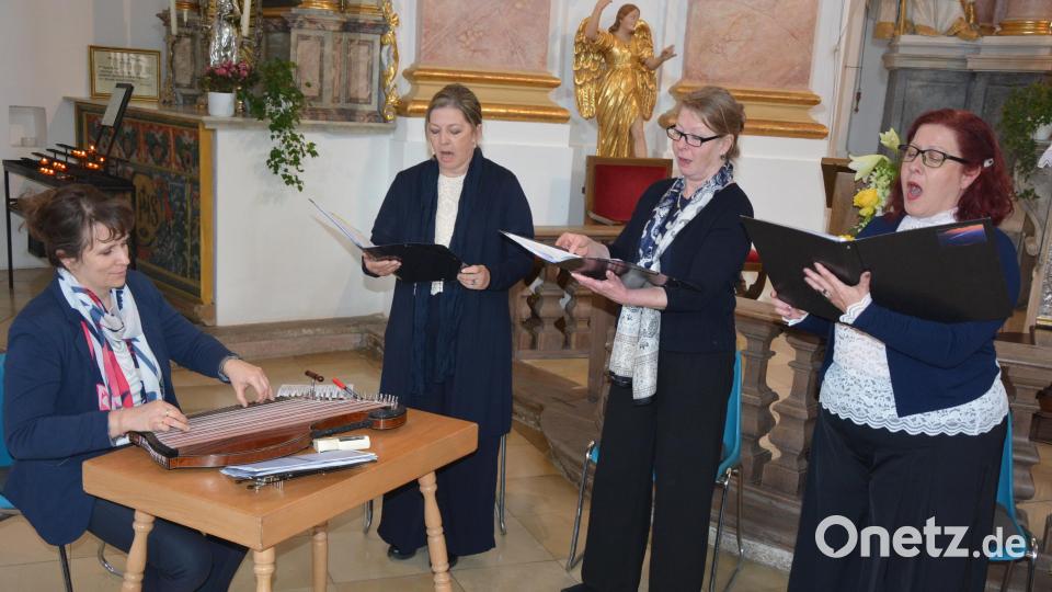 Die Gruppe &quot;Sorelle+&quot; stimmte gesanglich auf den Marienmonat Mai ein. Bild: jr