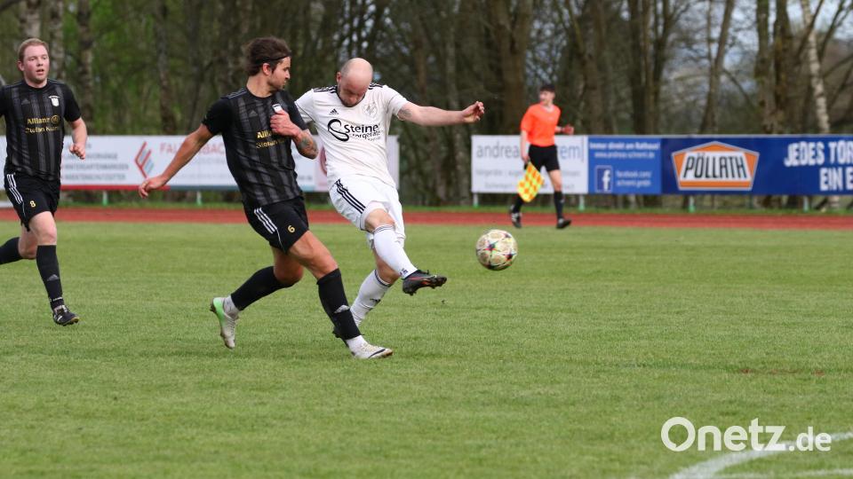 Lukas Dötterl (rechts) und der ASV Haidenaab treffen in der Relegation zur Bezirksliga auf den 13. der Bezirksliga Nord. Archivbild: Dieter Jäschke