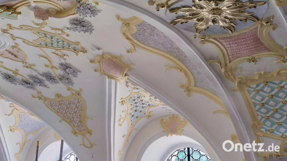 Goldschmuck und Pastelltöne prägen die Raumschale der Lintacher Pfarrkirche Bild: gri