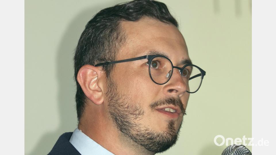 Vorstand Stephan Röthenbacher übernahm nach dem gemeinsamen Abendessen die Moderation des weiteren Abends. Bild: mfh
