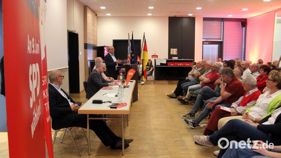 Die zentrale Kundgebung der Landkreis-SPD ging am Mittwochabend in der Stadthalle Erbendorf über die Bühne Bild: stg