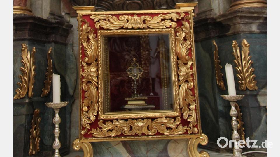 Der Grund für die Wallfahrten nach St. Quirin: Das Gnadenbild und die Reliquie des Heiligen. Bild: prh