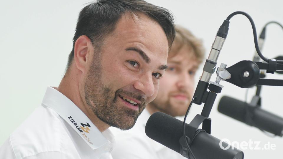 Trainer Sebastian Buchwieser stand Rede und Antwort. Bild: Gabi Schönberger