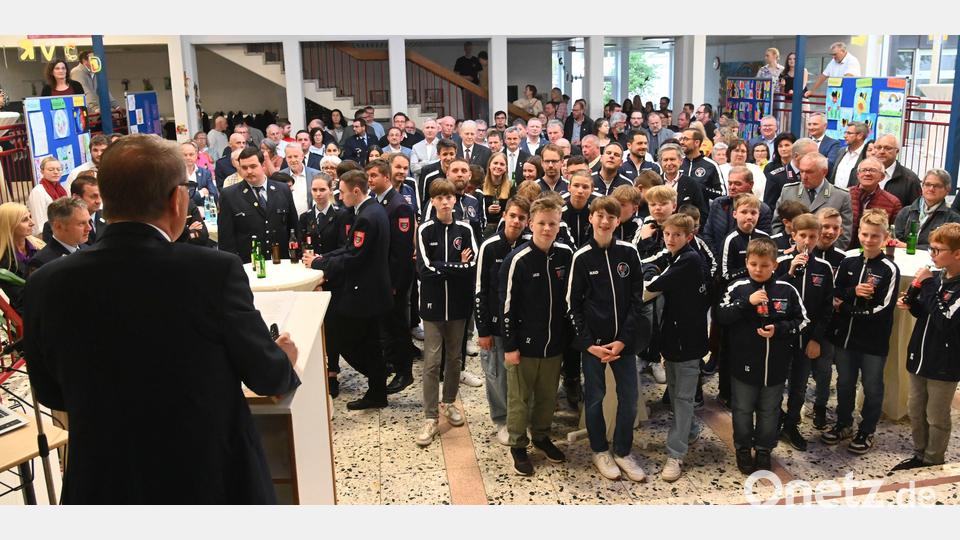 Alles, was in der Gemeinde Poppenricht Rang und Namen hatte, war vergangenen Freitag zum Frühjahrsempfang geladen und da reicht bald die Aula der Poppenrichter Schule kaum mehr aus, selbst wenn man „auf Tuchfühlung“ steht. Bild: gf