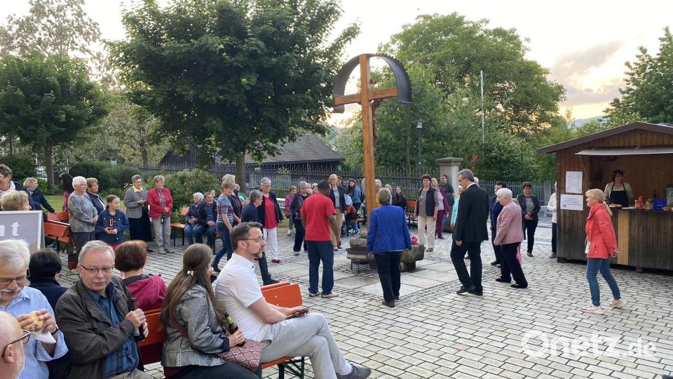 Im Kirchenpark wird bei der Nacht der offenen Kirchen auch wieder getanzt. Archivbild: Holger Popp/exb