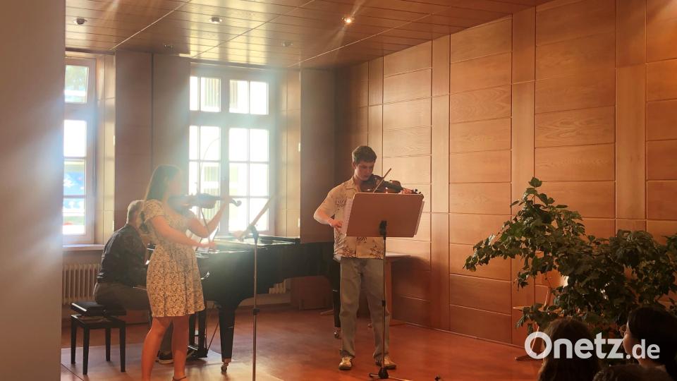 Klassenvorspiel Violine: Die Schüler beeindrucken mit ihrem musikalischen Können und überzeugen das Publikum. Bild: Franz-Grothe-Schule, Städt. Musikschule/exb