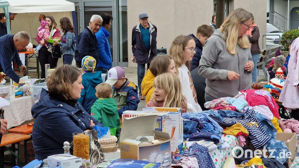 Der Nachtflohmarkt war gegen 20.30 Uhr dann zu Ende. Bild: R. Kreuzer